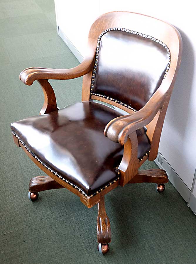 Photo detail of 573 ½ Swivel Chair, purchased by Cass Gilbert
